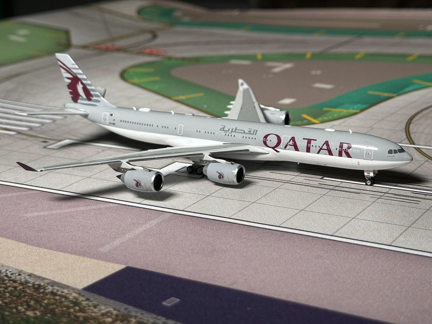 Qatar Amini Flight A340-500 A7-HHH Phoenix Models 1:400