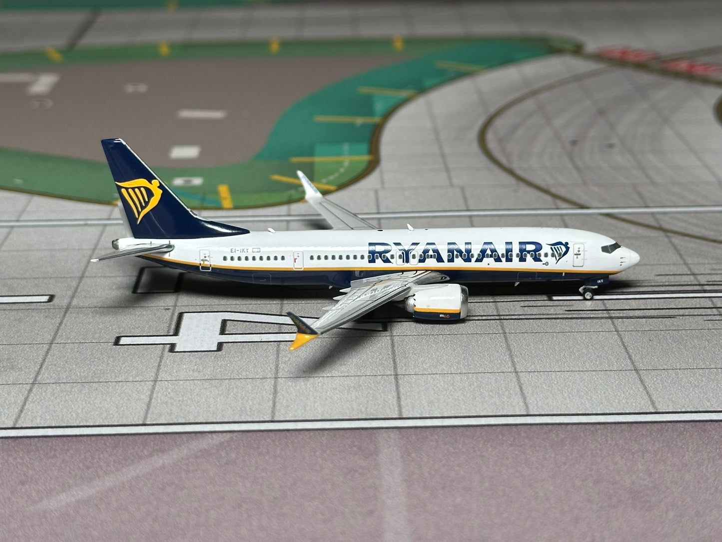 Ryanair 737 MAX 8 EI-IKY Phoenix Models 1:400