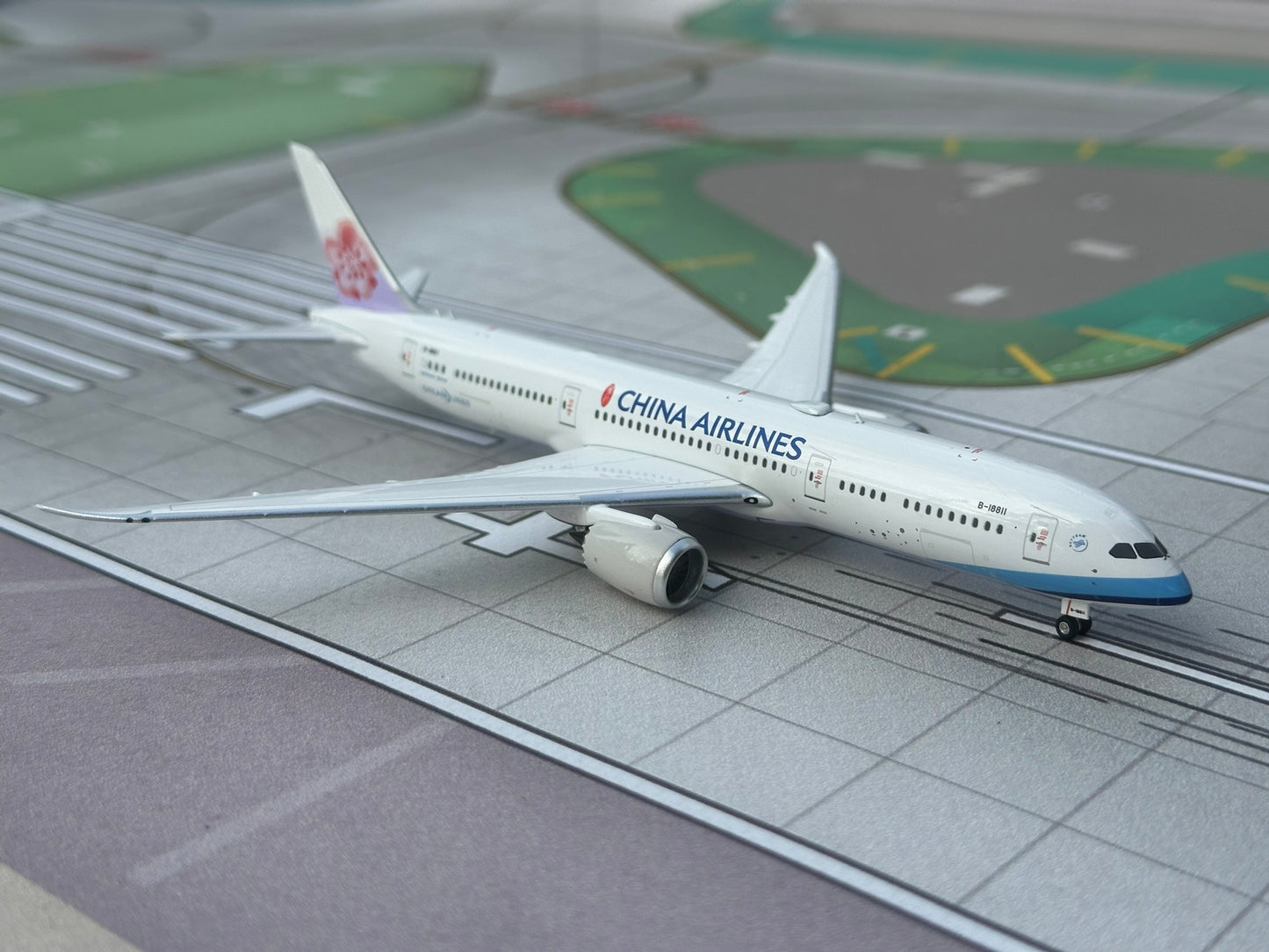 China Airlines 787-9 Dreamliner B-18811 Phoenix Models 1:400