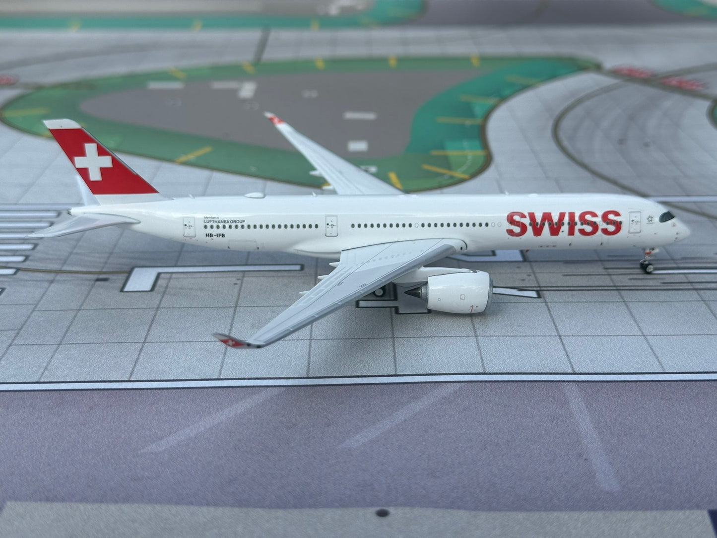Swiss Airlines A350-900 HB-IFB Phoenix Models 1:400