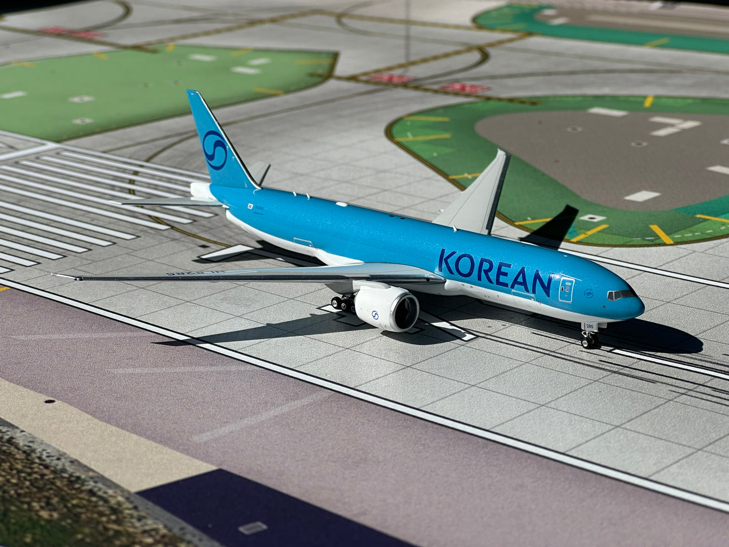 Korean Air Cargo 777-200F HL8285 Phoenix Models 1:400