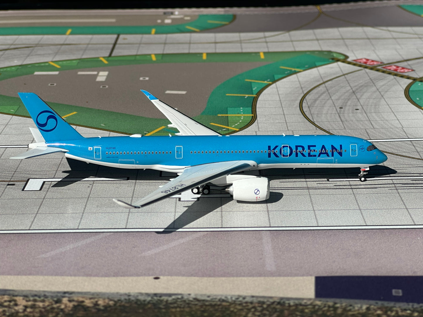 Korean Air A350-900 HL8746 Phoenix Models 1:400