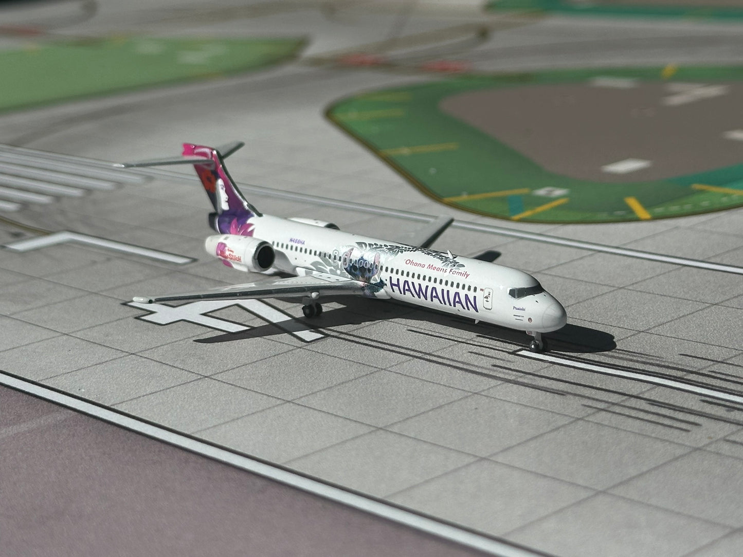 Hawaiian 717-200 "Lilo & Stitch" N488HA Phoenix Models 1:400