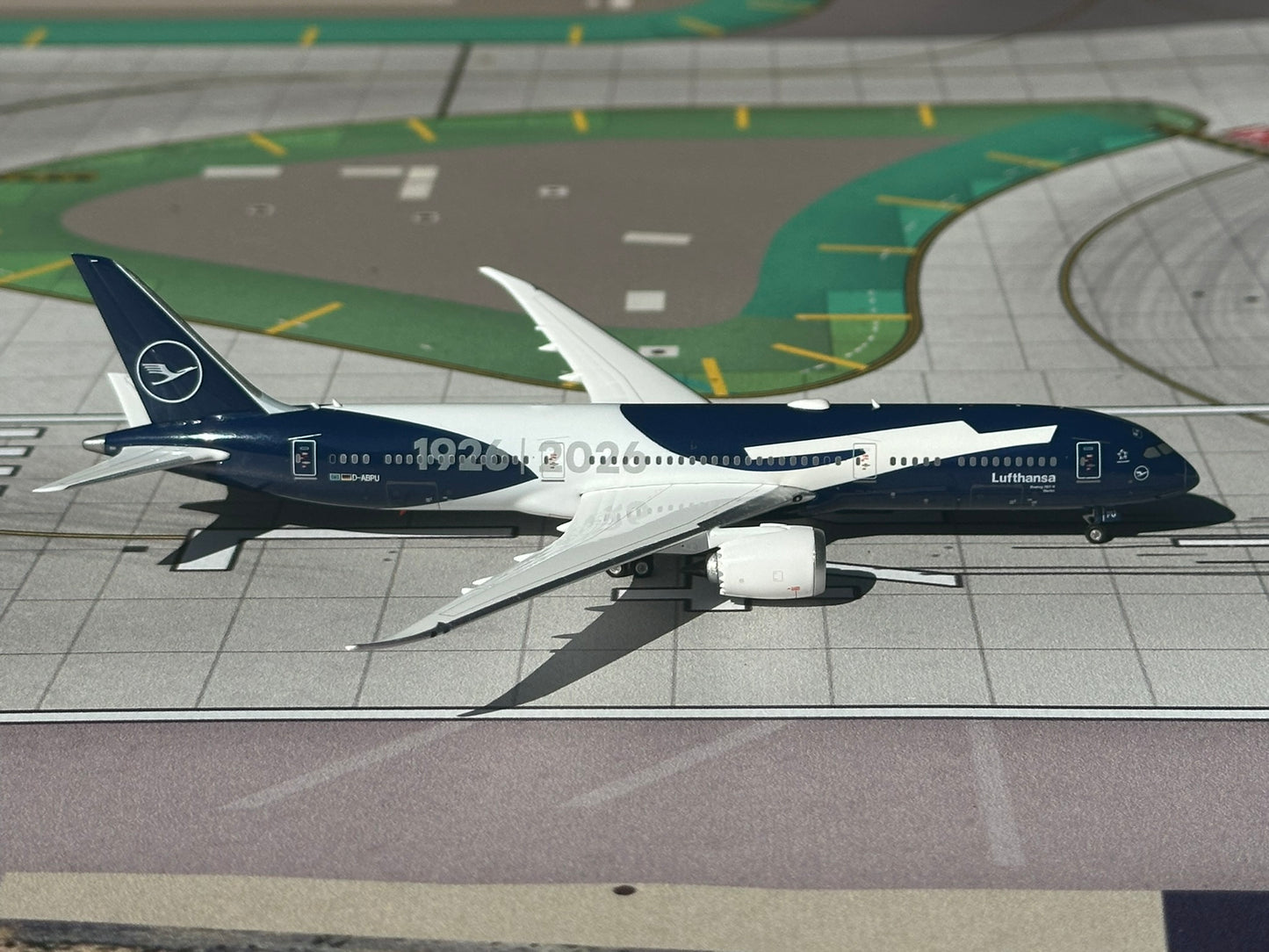 Lufthansa 787-9 Dreamliner D-ABPU Phoenix Models 1:400