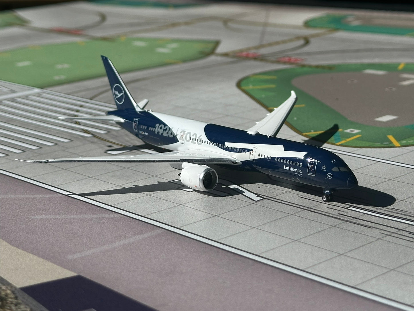 Lufthansa 787-9 Dreamliner D-ABPU Phoenix Models 1:400