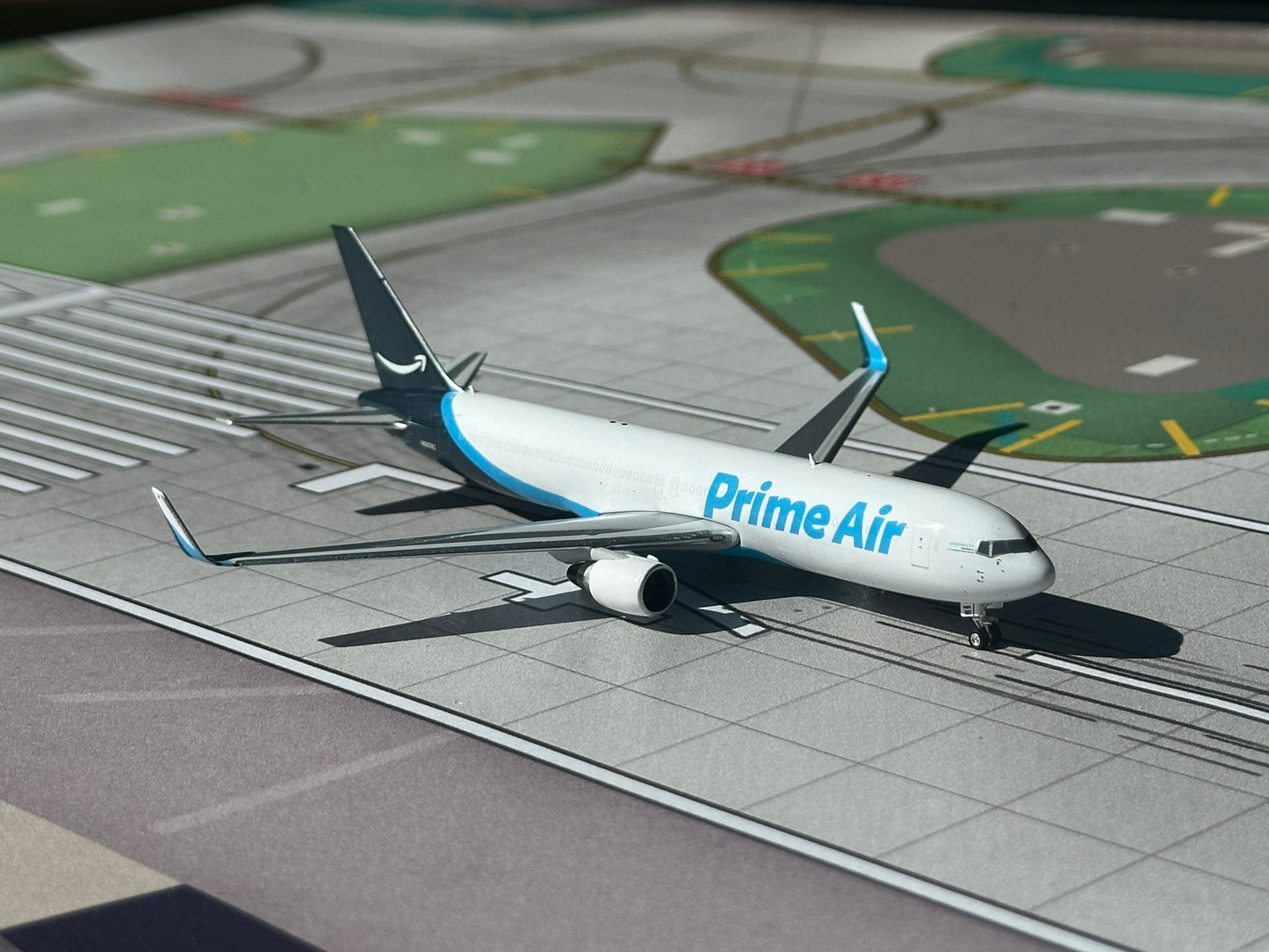 Amazon Prime Air 767-300ER C-GAZI Phoenix Models 1:400