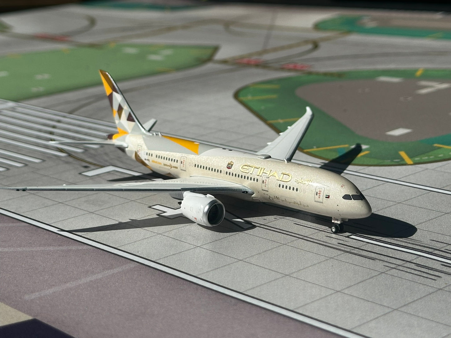 Etihad Airways 787-8 Dreamliner A6-PFC Phoenix Models 1:400
