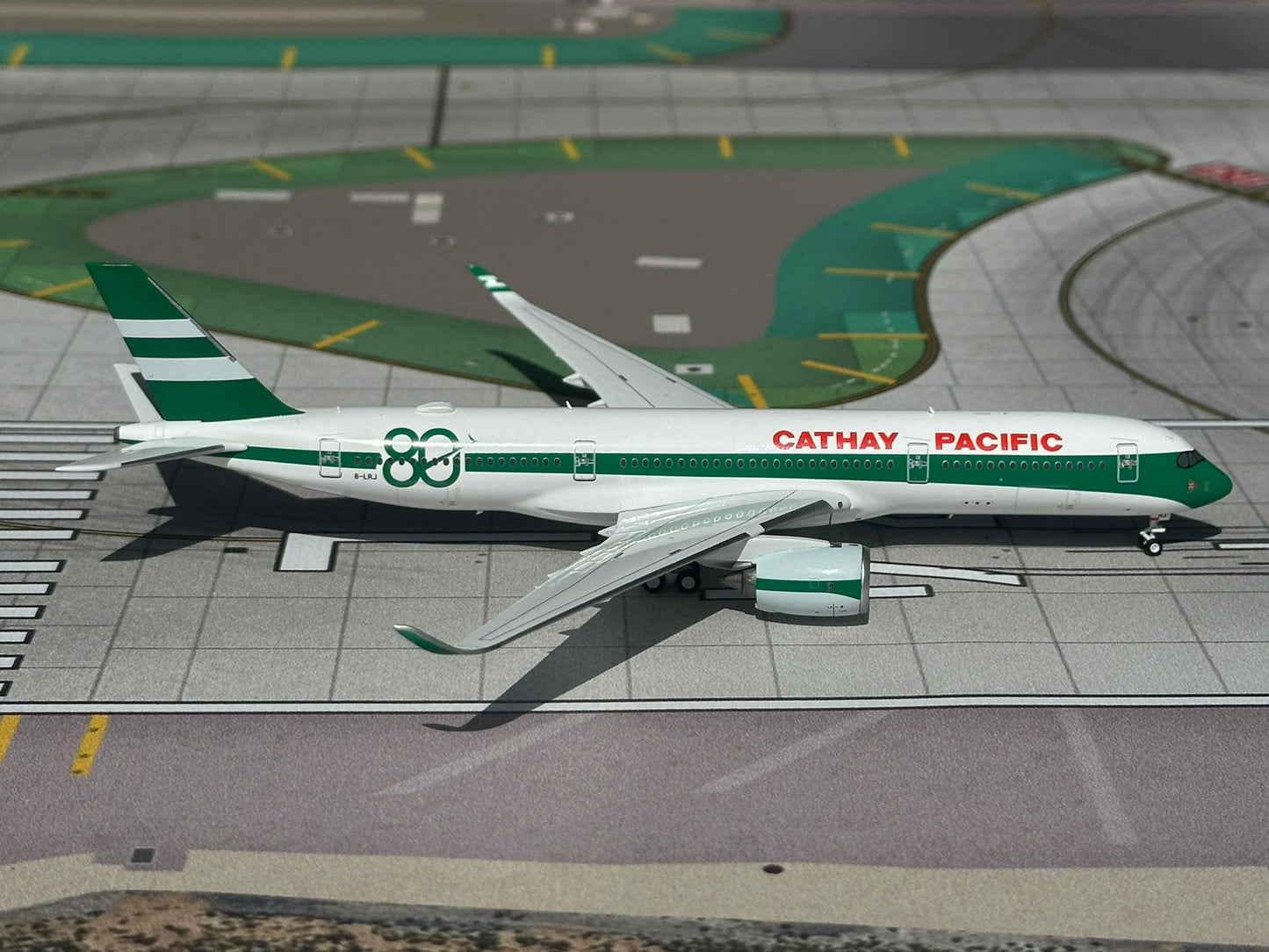 Cathay Pacific A350-900 "80th Anniversary" B-LRJ Aero Polaris 1:400