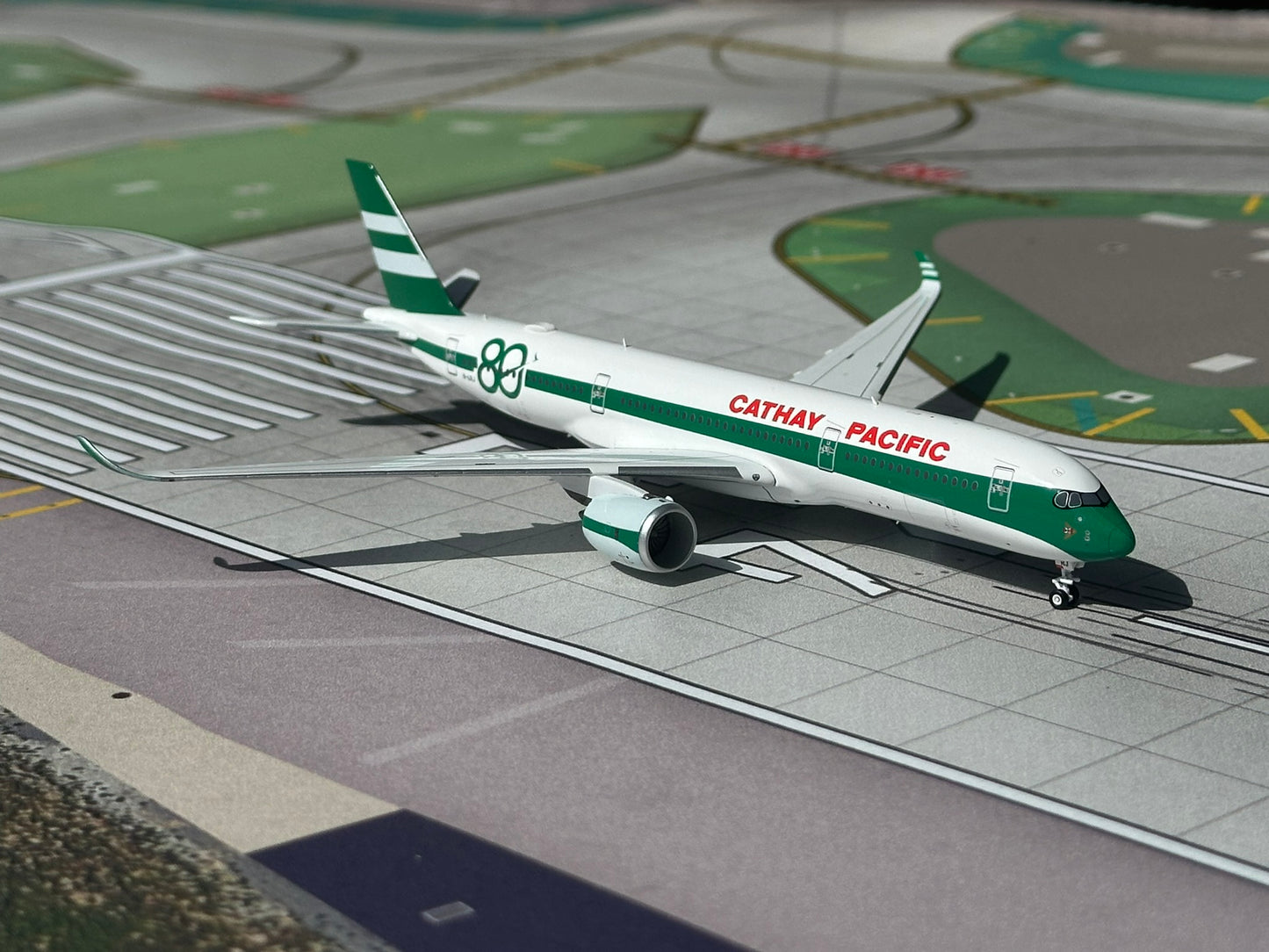 Cathay Pacific A350-900 "80th Anniversary" B-LRJ Aero Polaris 1:400
