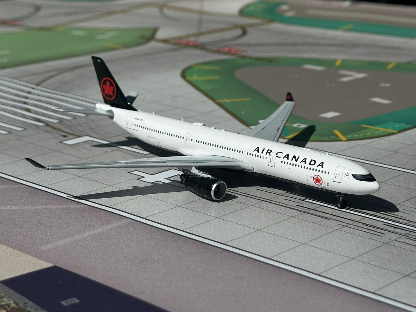 Air Canada A330-300 C-GKUH AV400