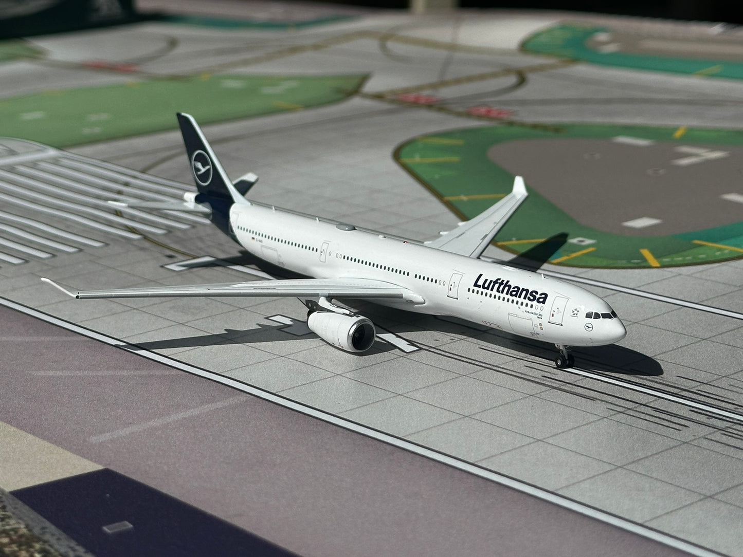 Lufthansa A330-300 D-AIKI AV400