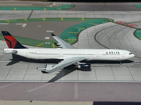 Delta A330-300 N831NW AV400