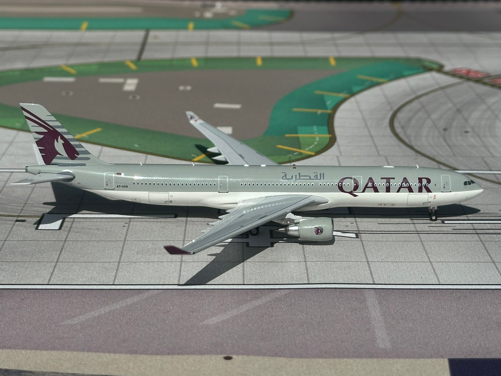 Qatar Airways A330-300 A7-AEN AV400 – JH Wings
