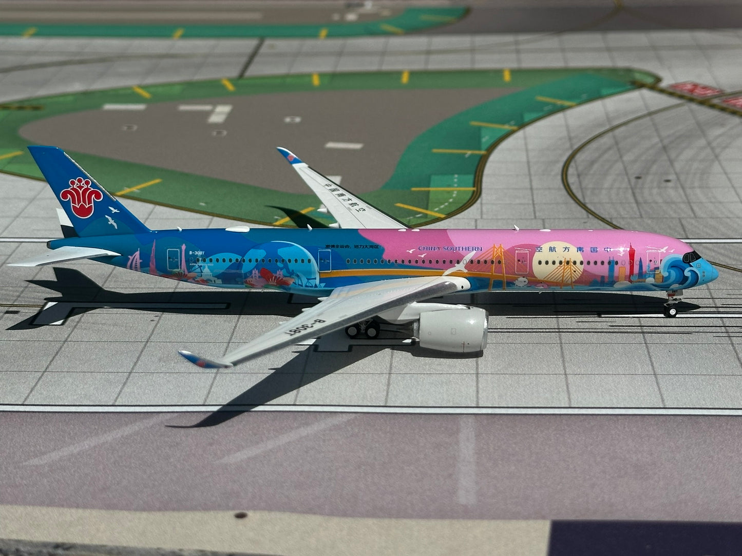China Southern Airlines A350-900 B-308T Phoenix Models 1:400