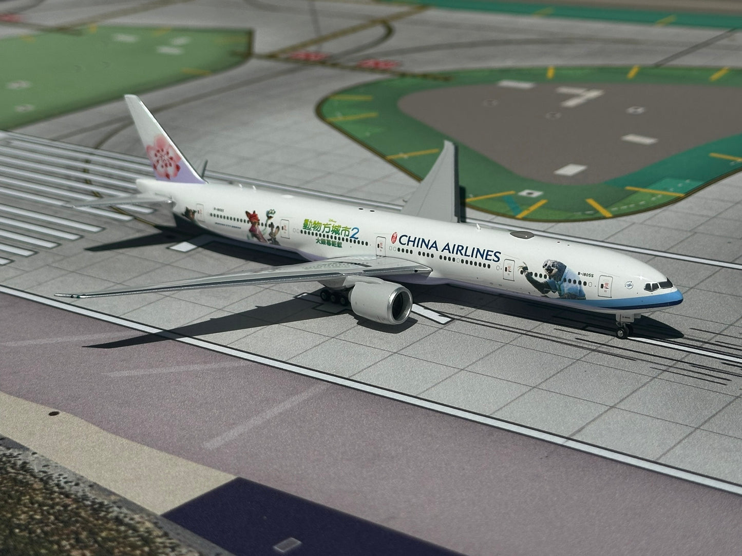 China Airlines 777-300ER B-18055 Phoenix Models 1:400