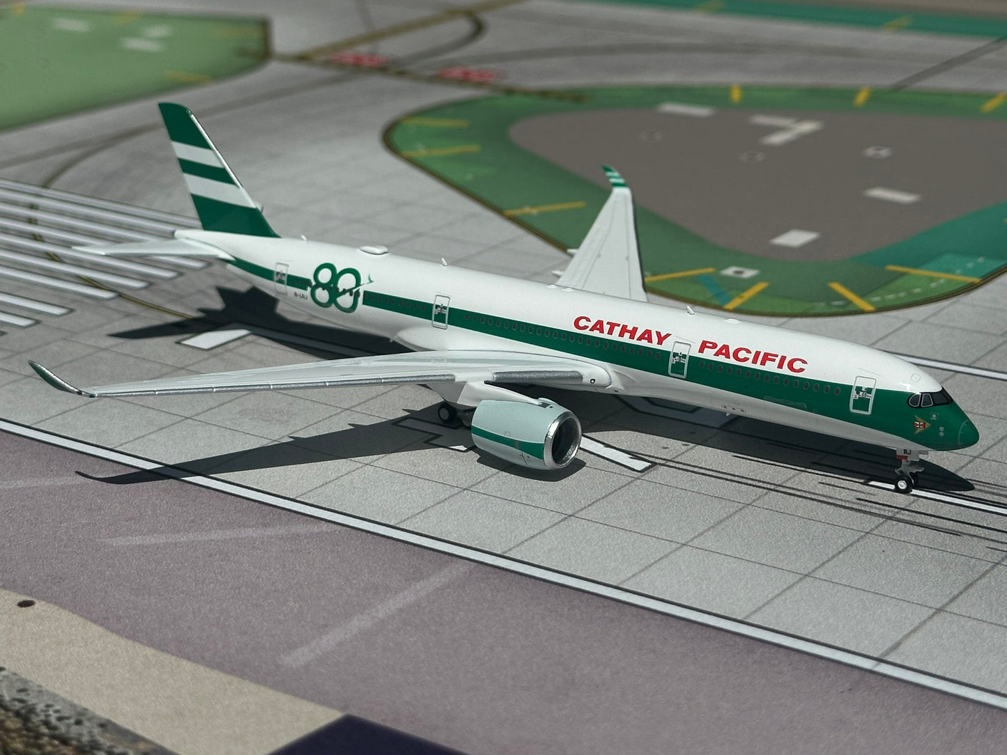 Cathay Pacific A350-900 "80 Years" B-LRJ Phoenix Models 1:400