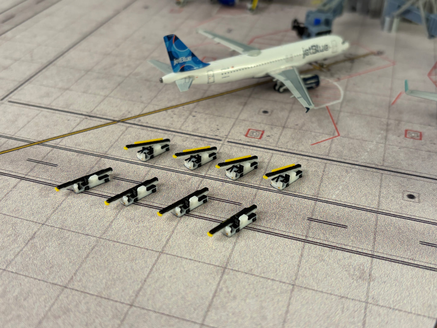 1:400 Baggage Belt Loader Set (8 piece; white)
