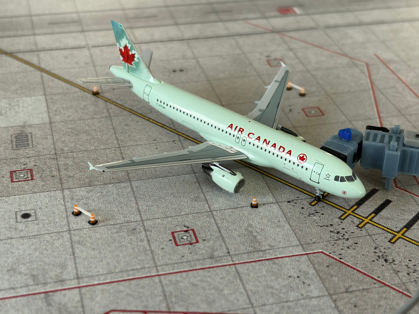 1:400 Airport Cones and Barriers Set (48 piece)