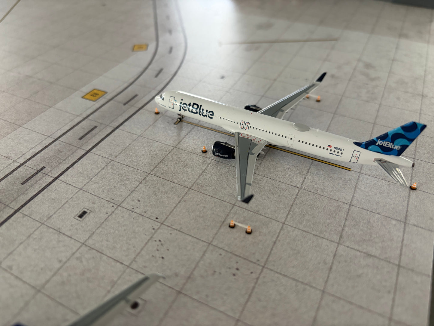 1:400 Airport Cones and Barriers Set (48 piece)