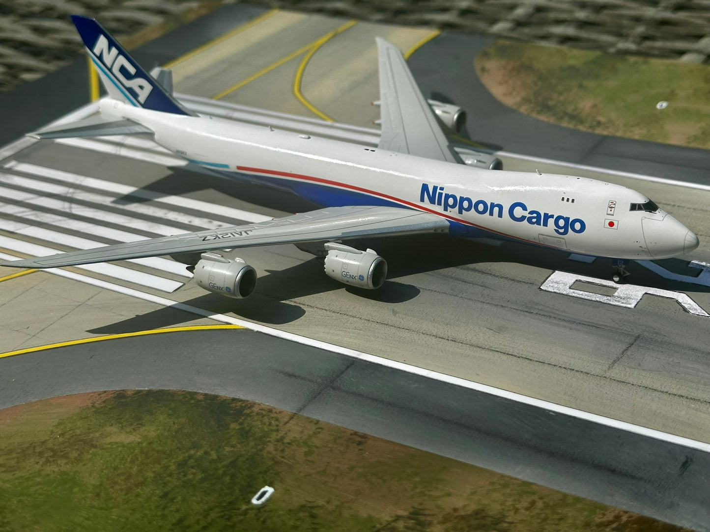 Nippon Cargo 747-8F JA12KZ HX Models 1:400