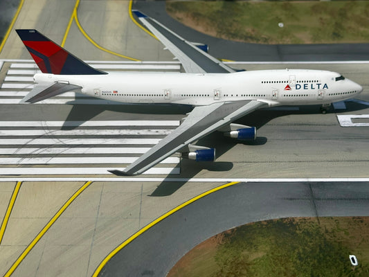 Delta 747-400 N665US HX Models 1:400