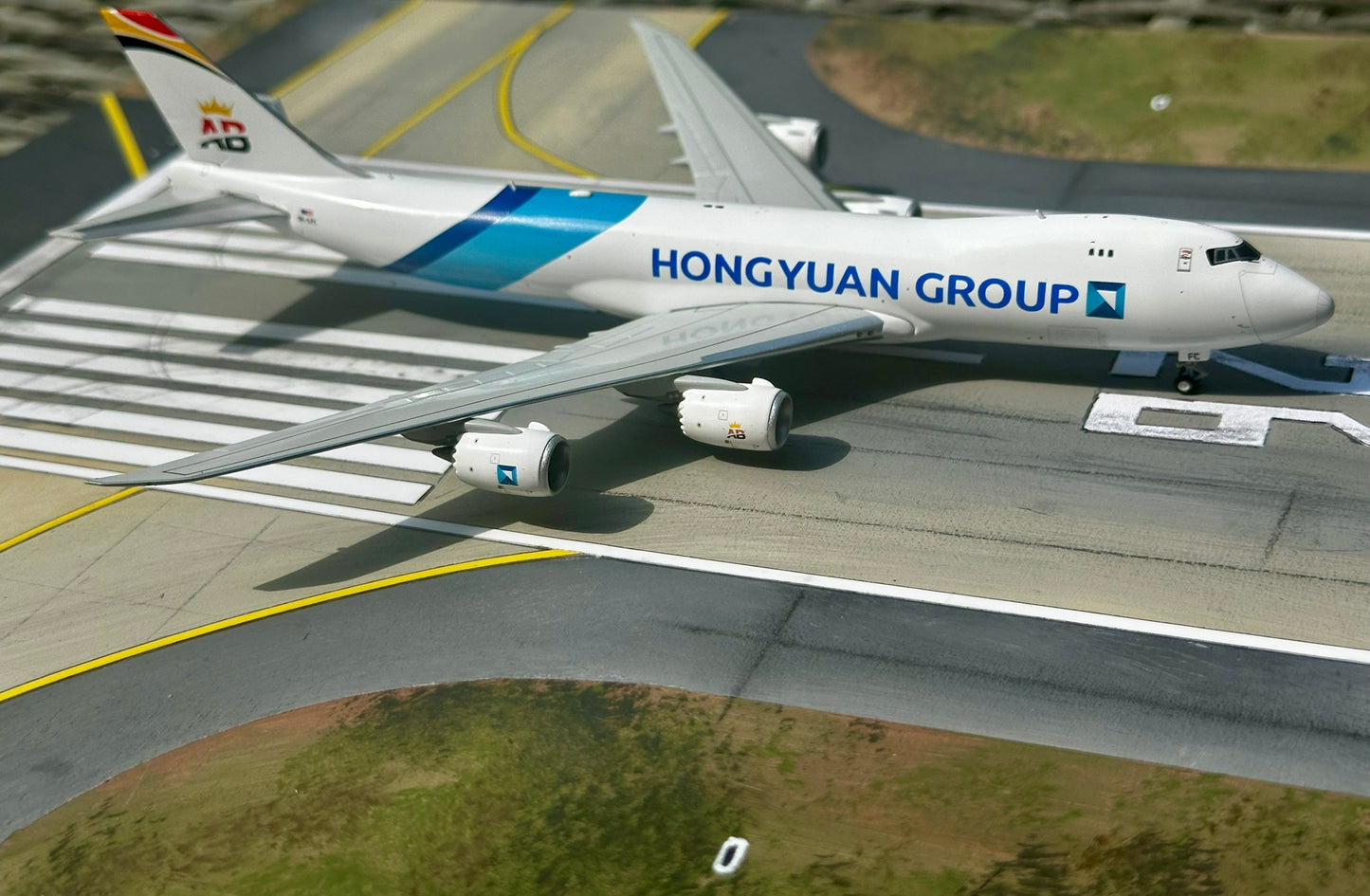 Hongyuan Group 747-8F OE-LFC HX Models 1:400