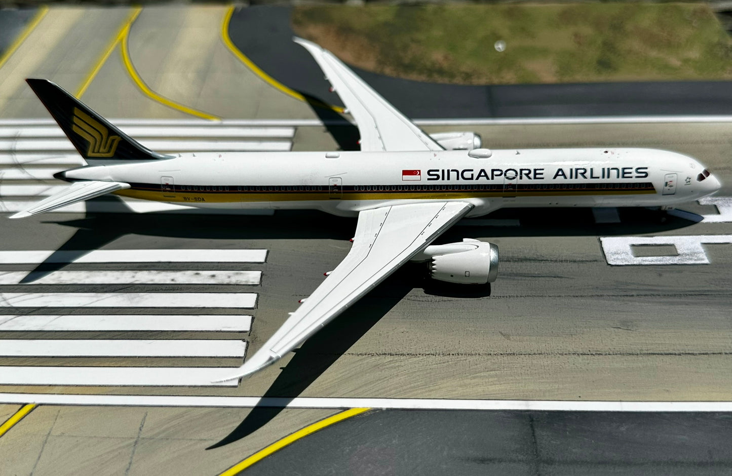 Singapore Airlines 787-10 Dreamliner 9V-SDA AV400