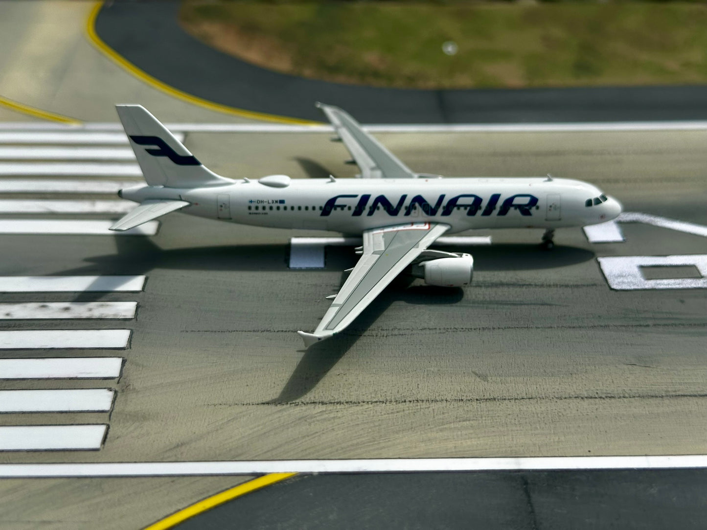 Finnair A320-200 OH-LXM Phoenix Models 1:400