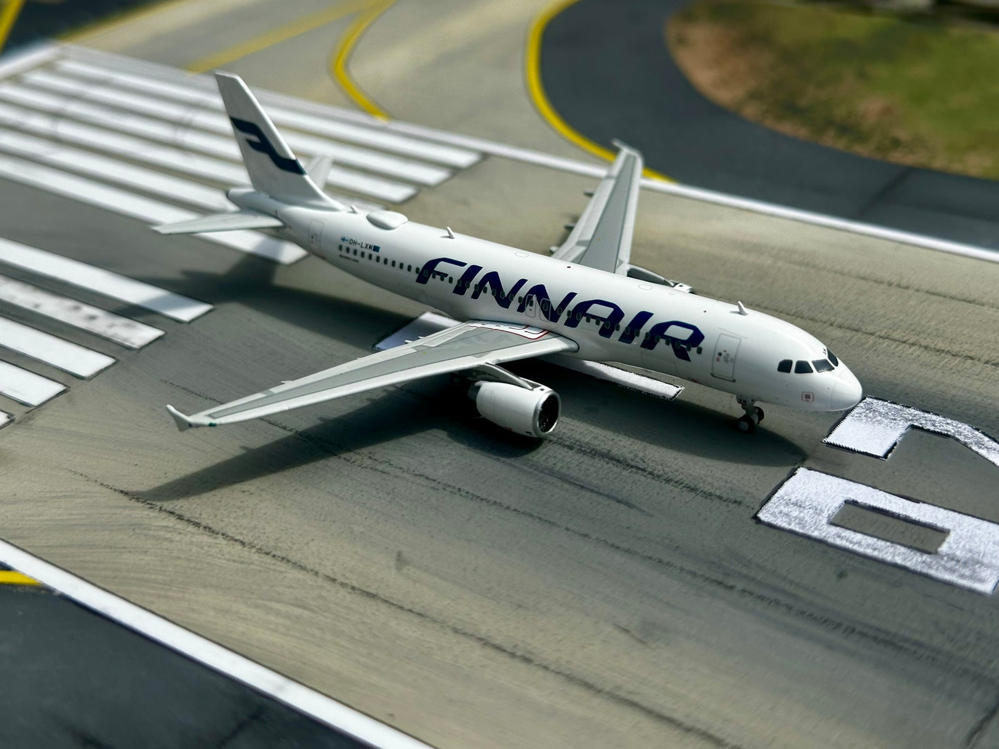 Finnair A320-200 OH-LXM Phoenix Models 1:400