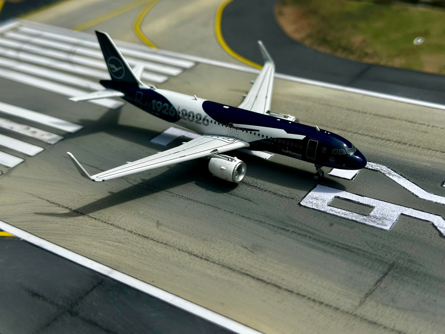 Lufthansa A320neo "100 Years" D-AING Phoenix Models 1:400