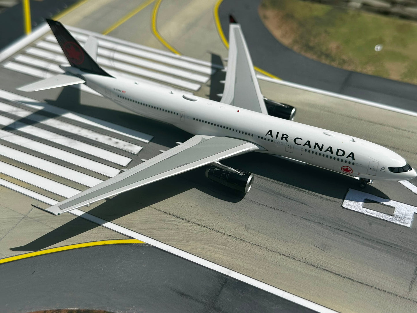 Air Canada A330-300 C-FDHU Phoenix Models 1:400