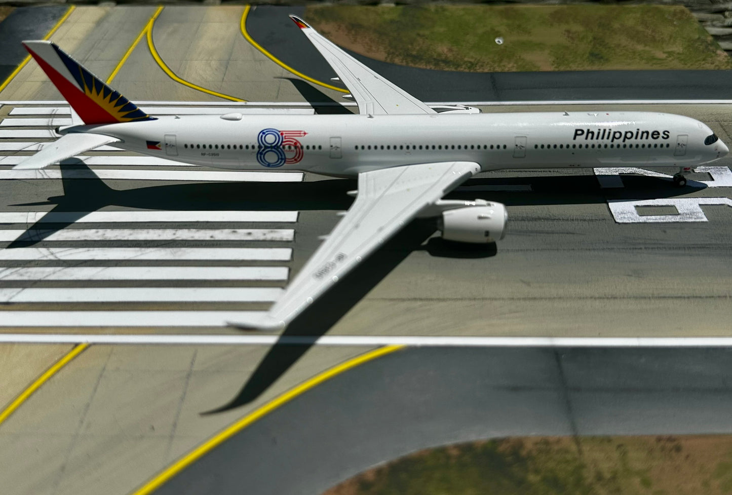 Philippine Airlines A350-1000 RP-C3510 Phoenix Models 1:400