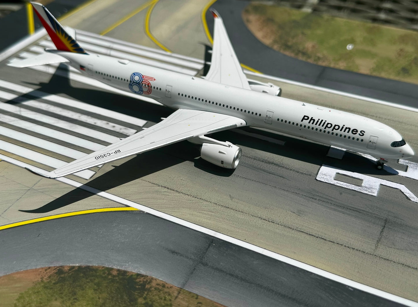 Philippine Airlines A350-1000 RP-C3510 Phoenix Models 1:400