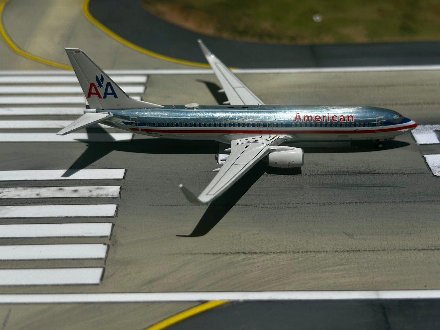 American Airlines 737-800 "Retro" N921NN C Model 1:400