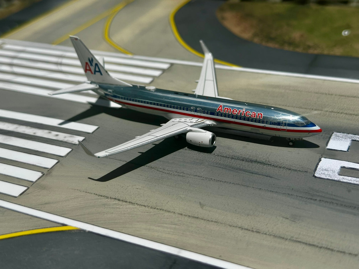 American Airlines 737-800 "Retro" N921NN C Model 1:400