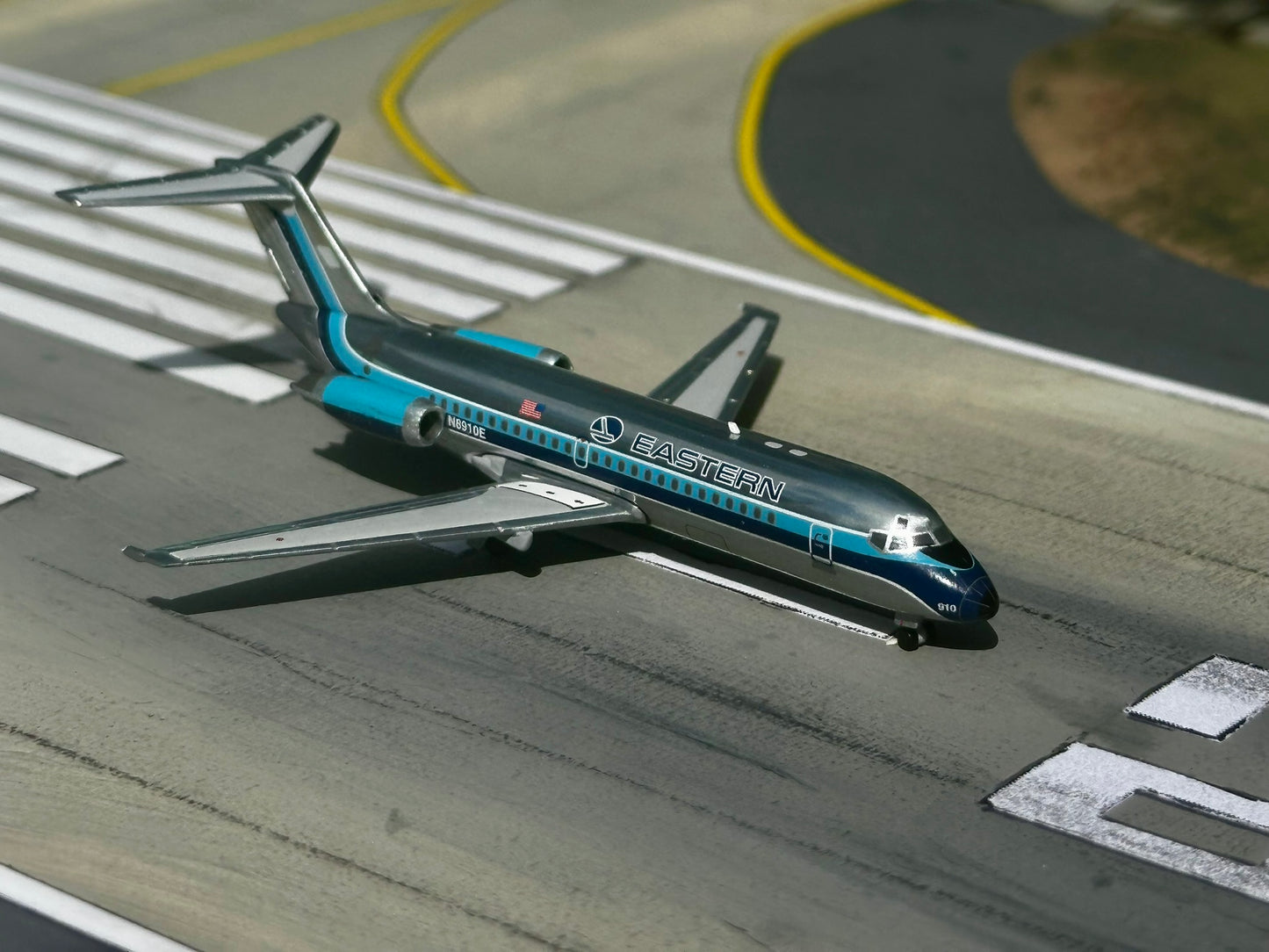 Eastern Airlines DC-9 N8910E V1:400 1:400