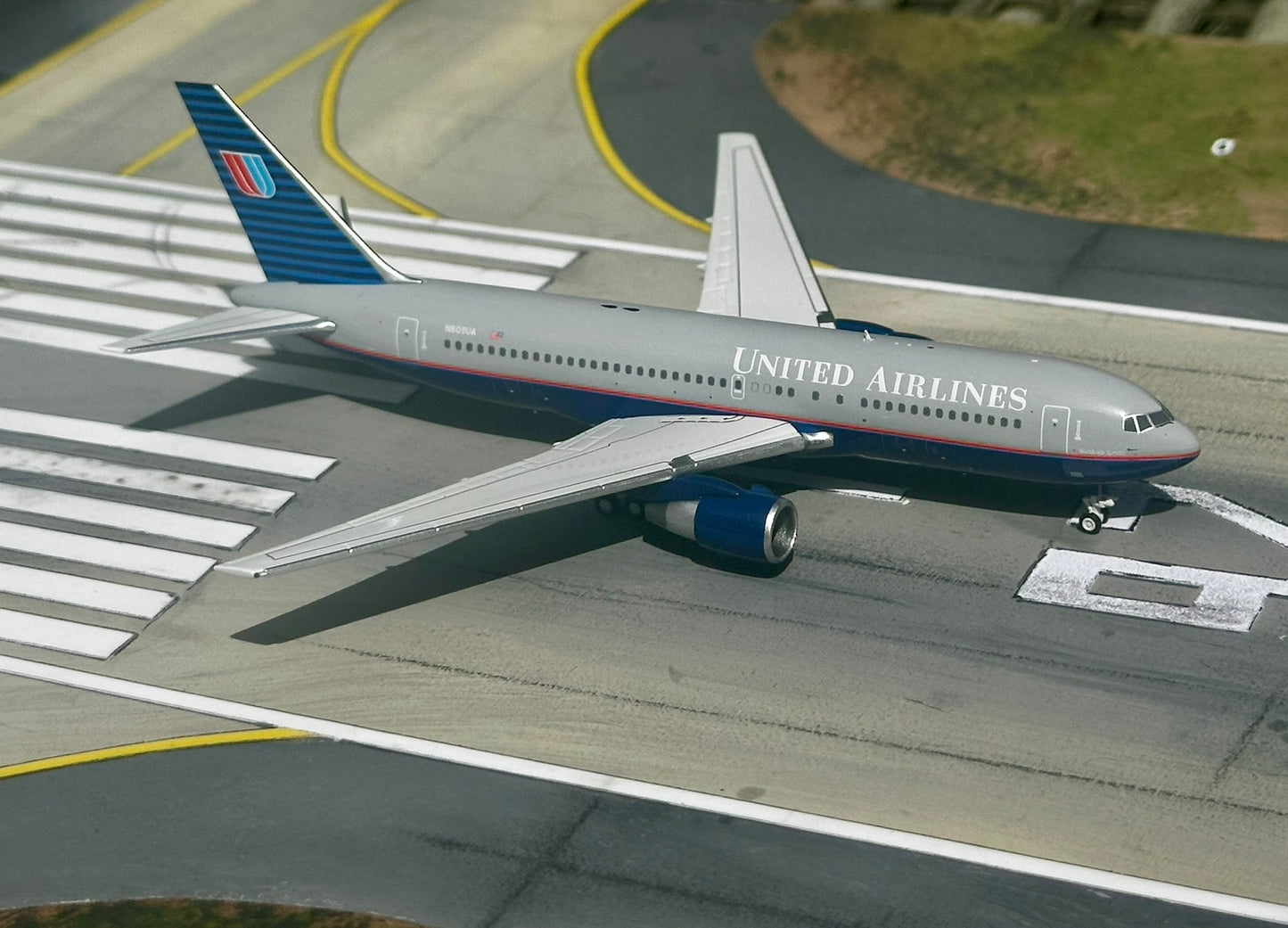 United Airlines 767-200ER N609UA V1:400 1:400