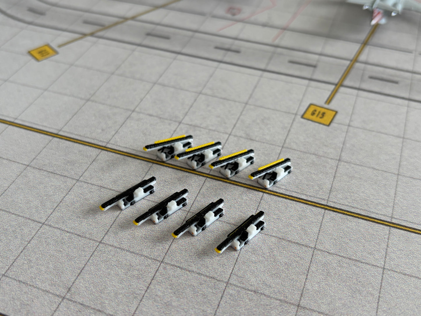 1:400 Baggage Belt Loader Set (8 piece; white)