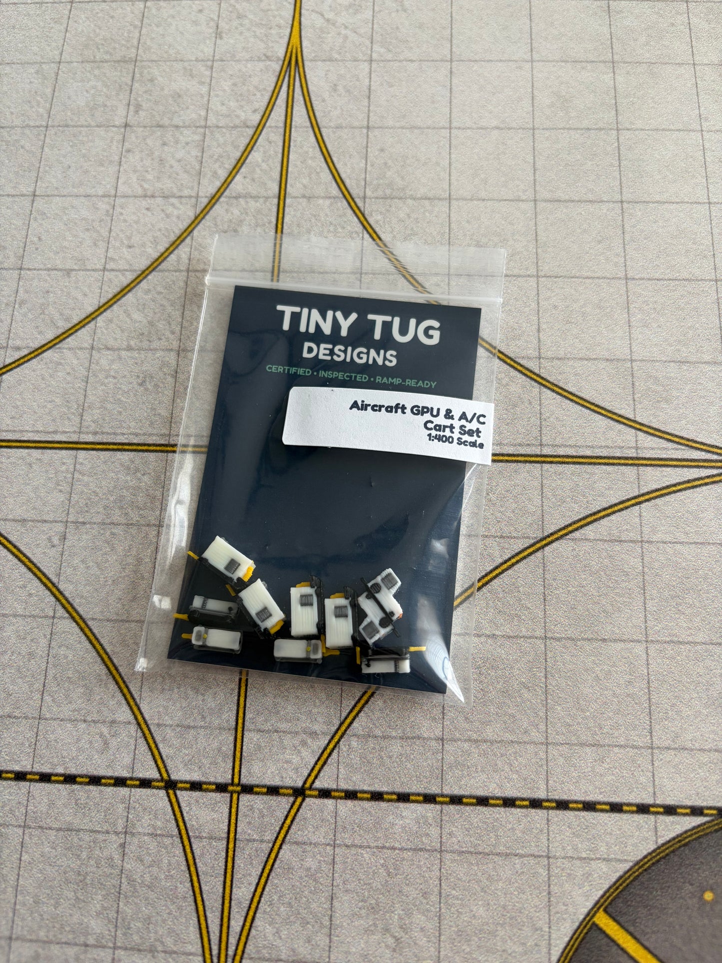 1:400 Aircraft GPU and A/C Cart Set (10 piece)