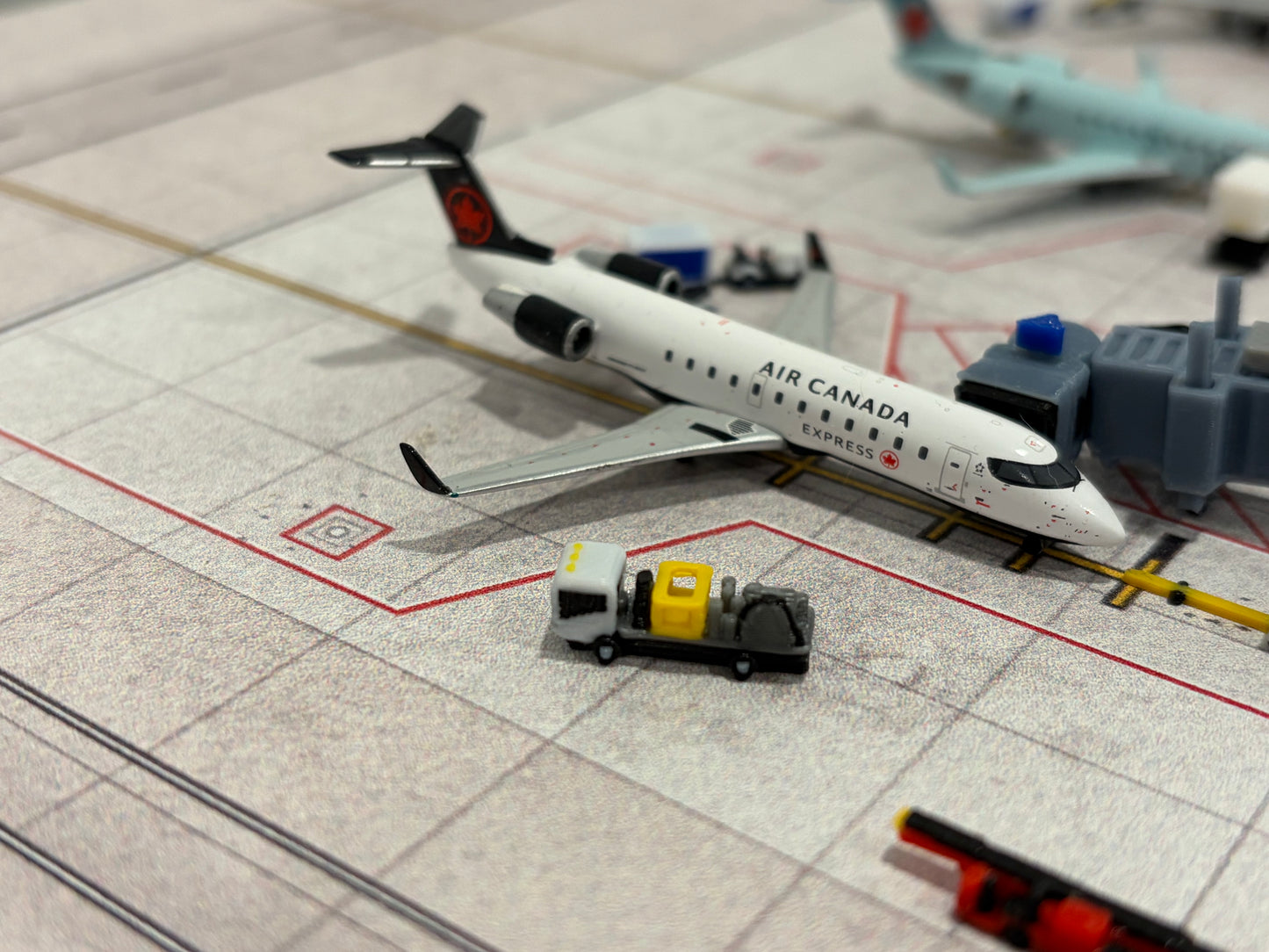 1:400 Airport Fuel Hydrant Vehicles (4 piece)