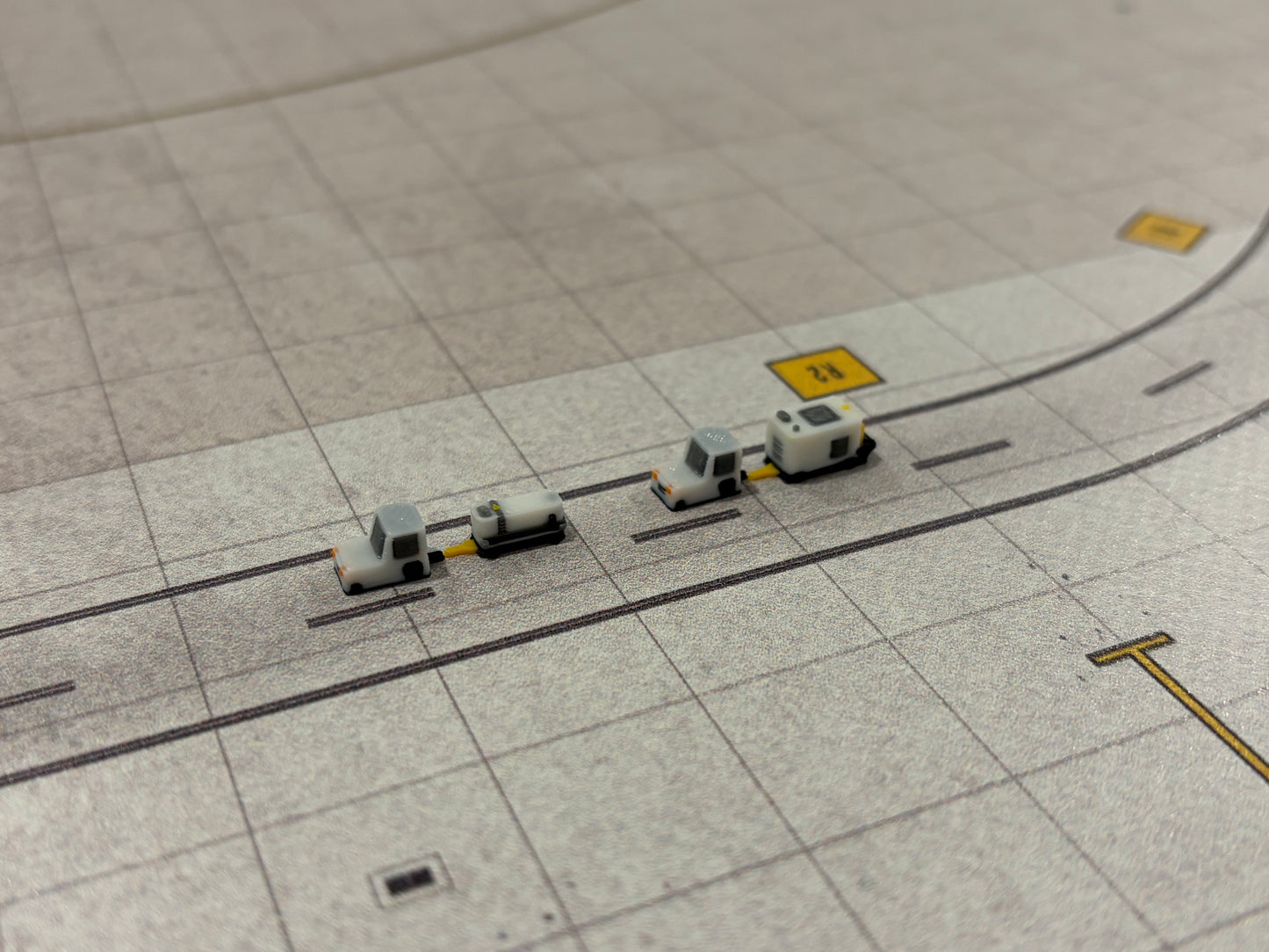 1:400 Aircraft GPU and A/C Cart Set (10 piece)