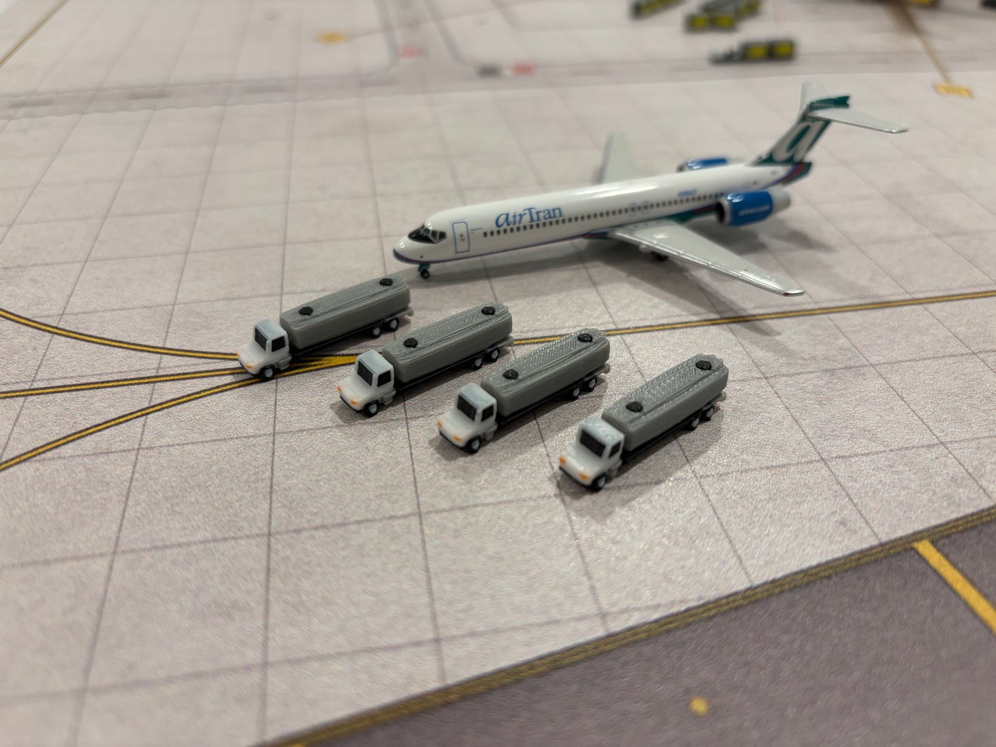 1:400 Aircraft Fuel Truck Set (4 piece)