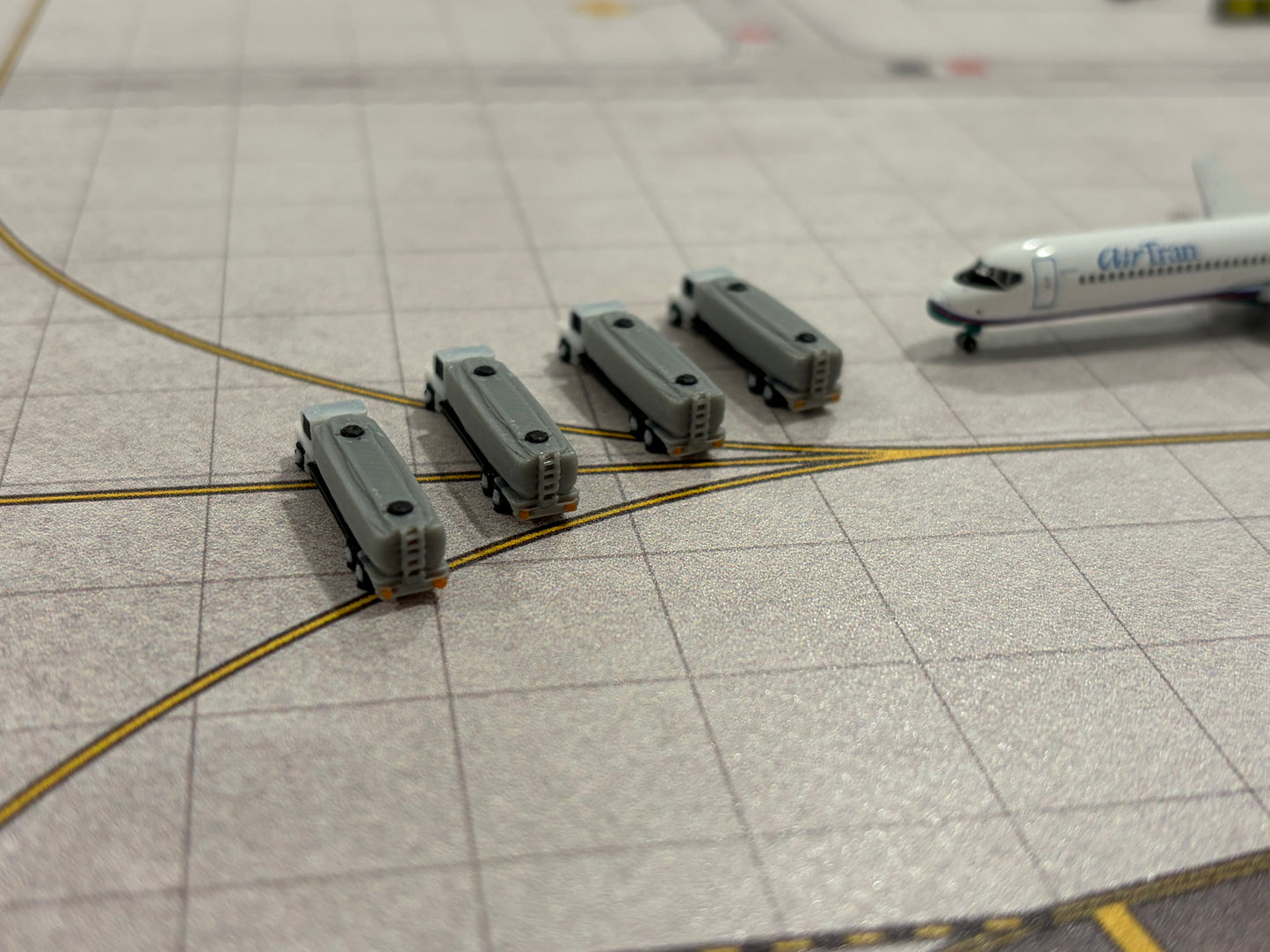 1:400 Aircraft Fuel Truck Set (4 piece)