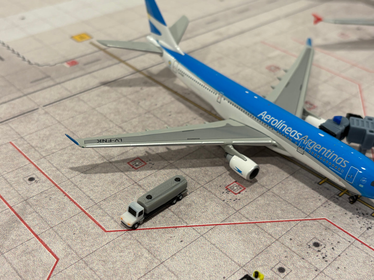 1:400 Aircraft Fuel Truck Set (4 piece)