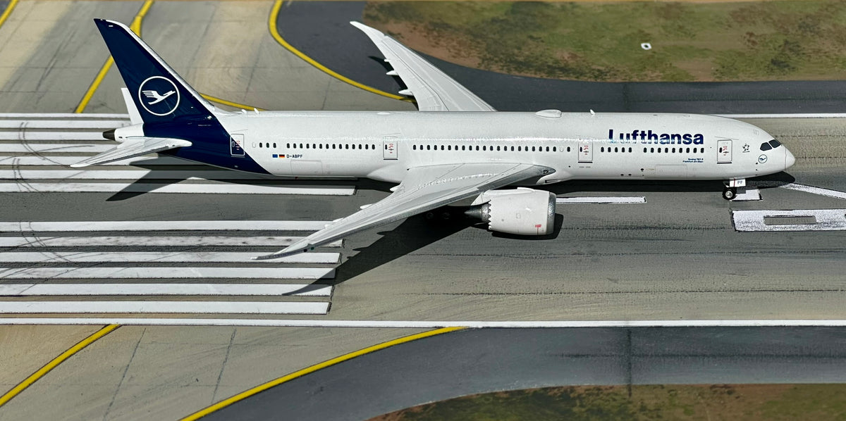 Lufthansa 787-9 Dreamliner D-ABPF Phoenix Models 1:400