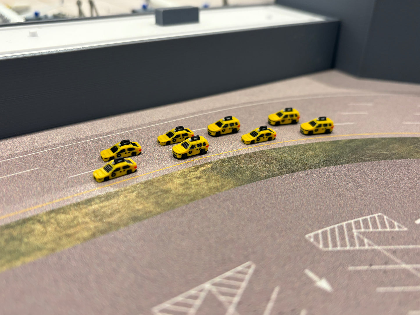 1:400 Model Airport Taxi Set (8 piece)