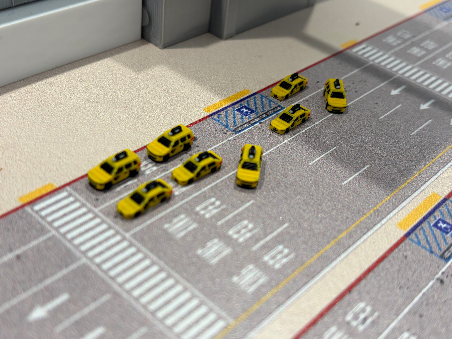 1:400 Model Airport Taxi Set (8 piece)
