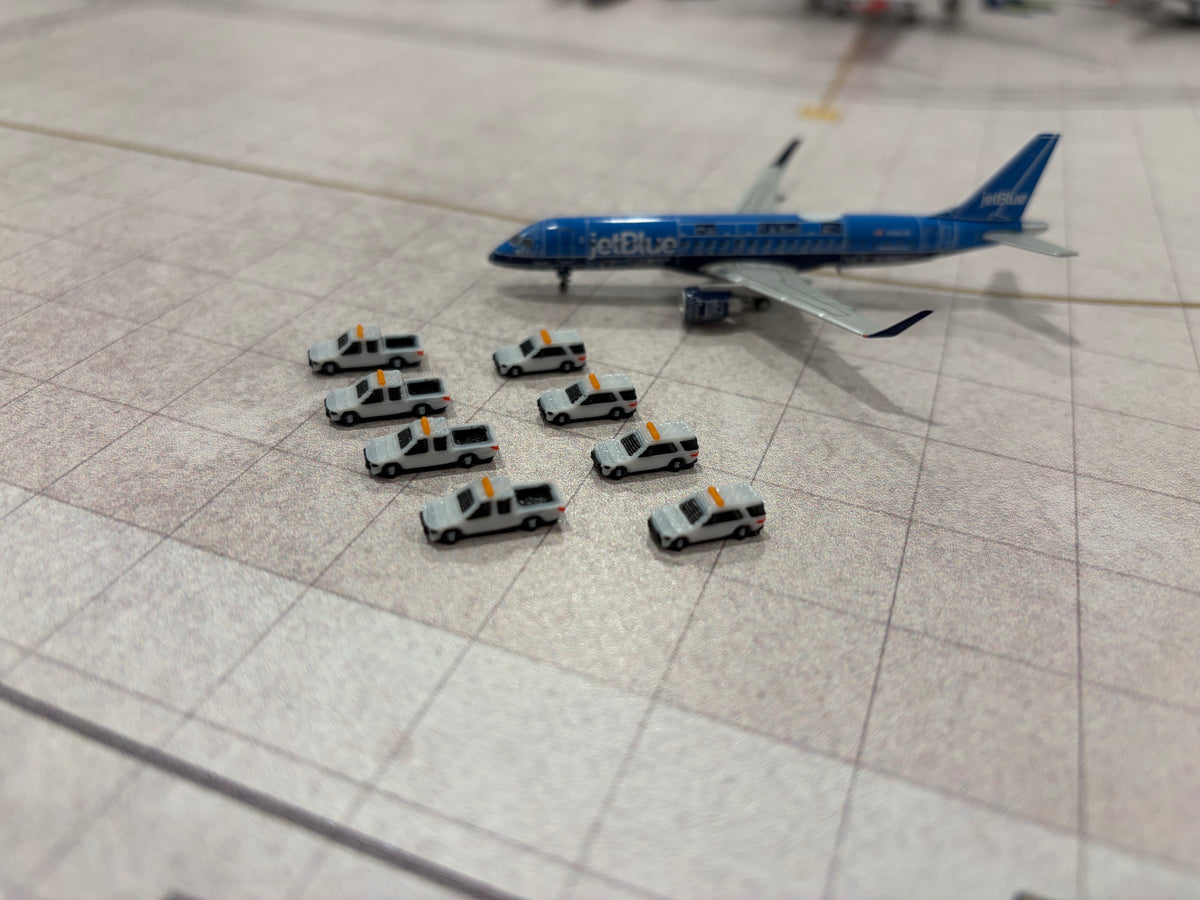 1:400 Airport Operations Vehicles Set (8 piece)