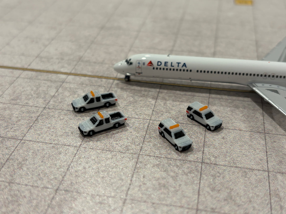 1:400 Airport Operations Vehicles Set (8 piece)