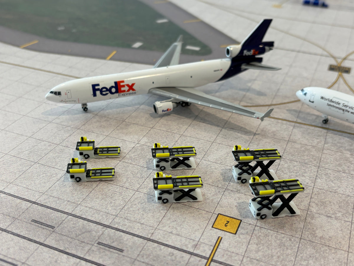 1:400 Airplane Cargo Loader Set (6 piece; white)